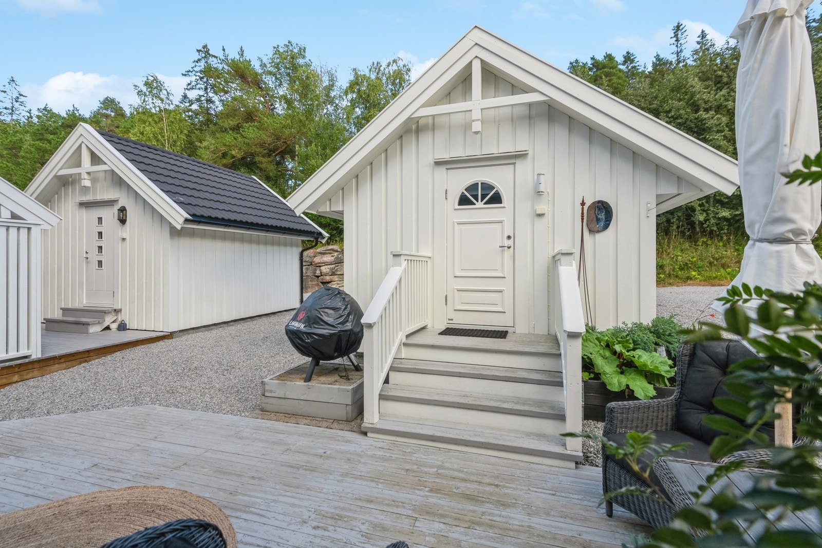 Eiendommen har også ett anneks med soverom og bodplass. Galleribilde