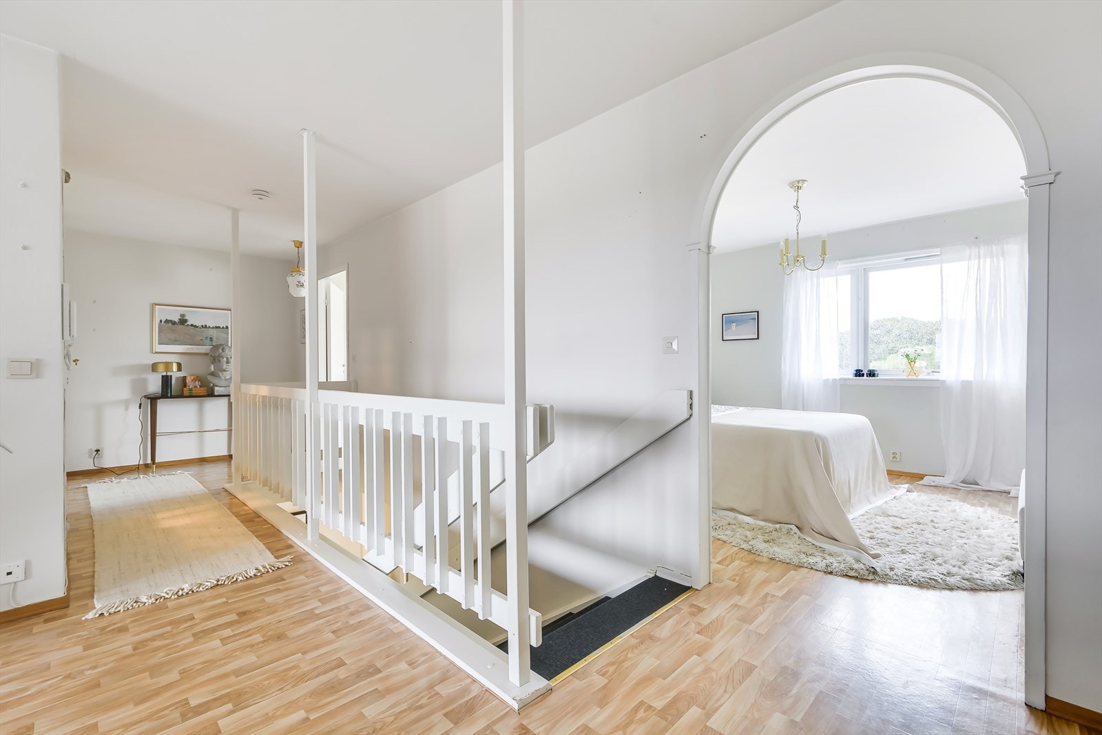 Leiligheten kan skilte med hele fire soverom - to i hver etasje Galleribilde