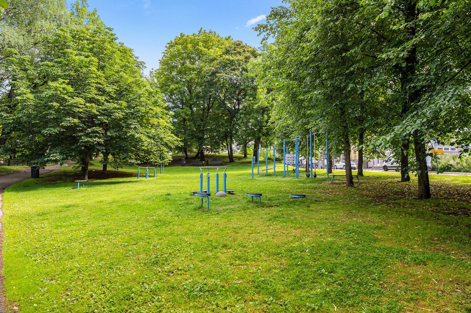 Leiligheten ligger rett ved Klosterenga park Galleribilde