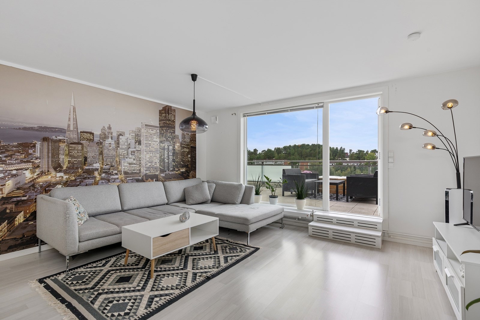 Utgang til storslagen terrasse Galleribilde