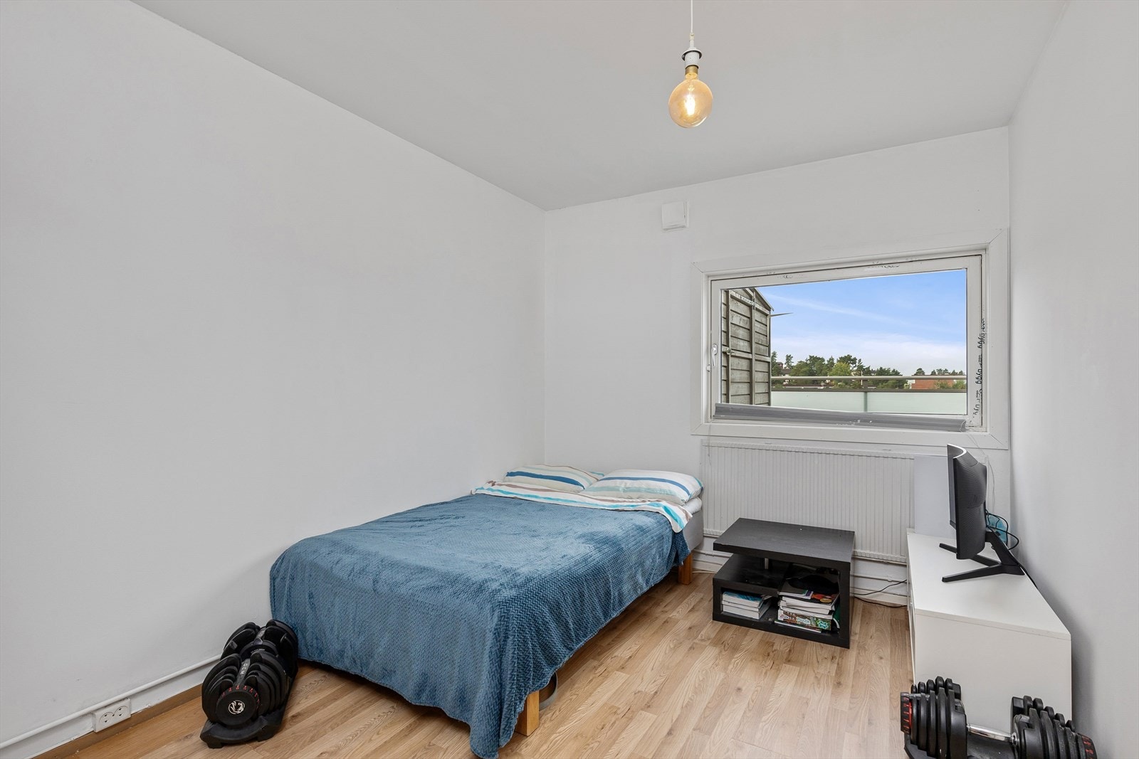 Soverom nr. 2 med god plass til både seng, skap og evt. skrivebord. Galleribilde