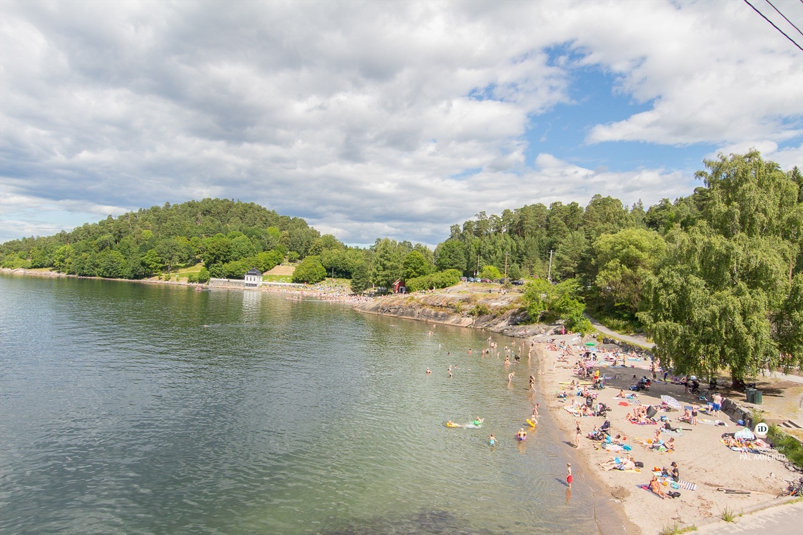 Nydelige Hvervenbukta med flott badestrand og fri/turområder Galleribilde