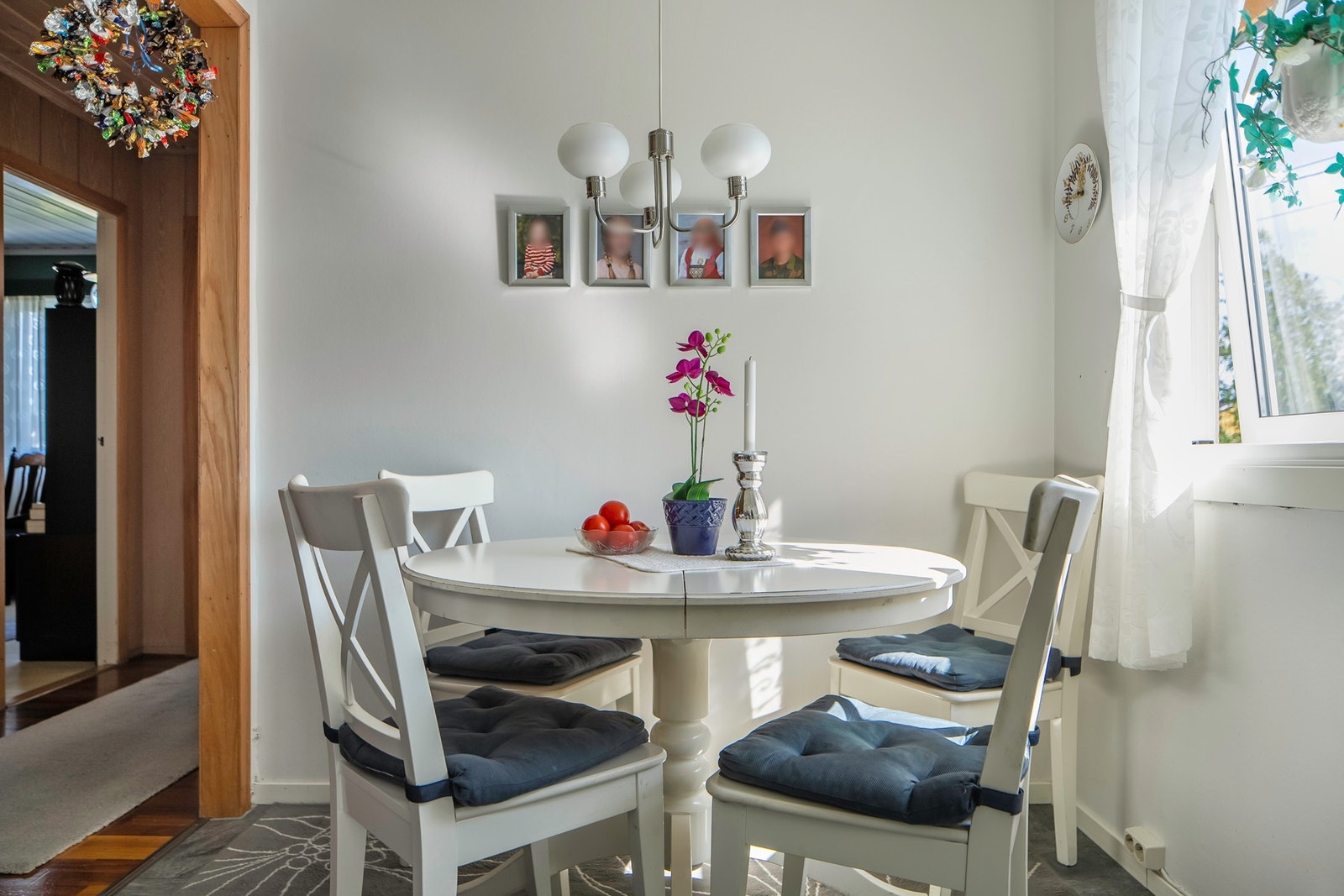 Spiseplassen ved kjøkkenet. Galleribilde