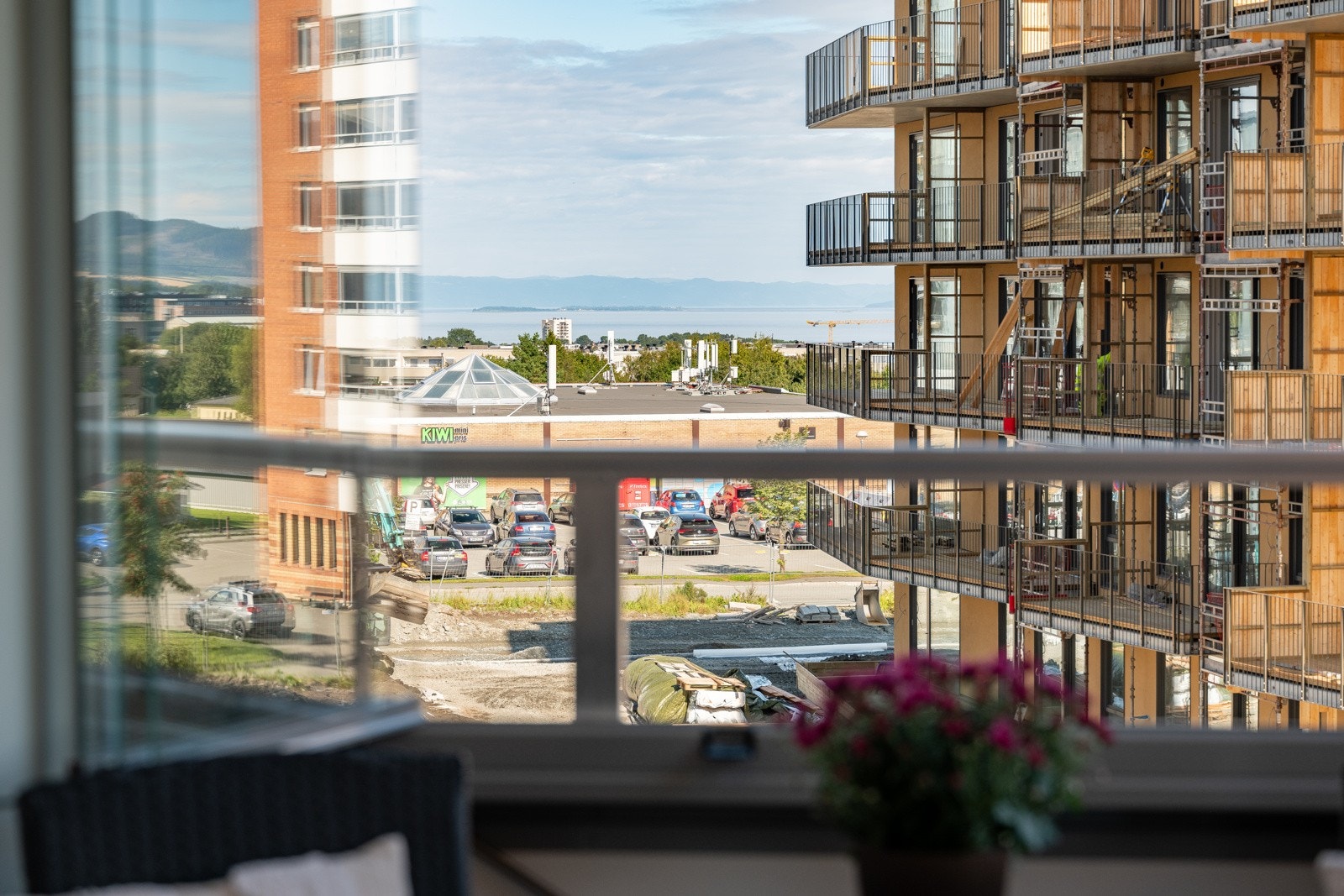 Her fra har man en flott sjøgløtt mot Trondheimsfjorden. Galleribilde