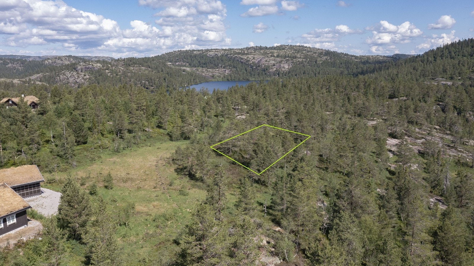 Kun skissert tomt. Avvik kan forekomme, se kartutsnitt for nøyaktige tomtegrenser. Galleribilde