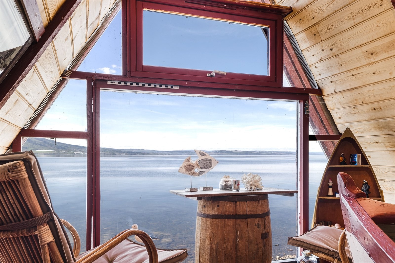 Her kan man sitte og nyte utsikten og livet på vannet. Galleribilde