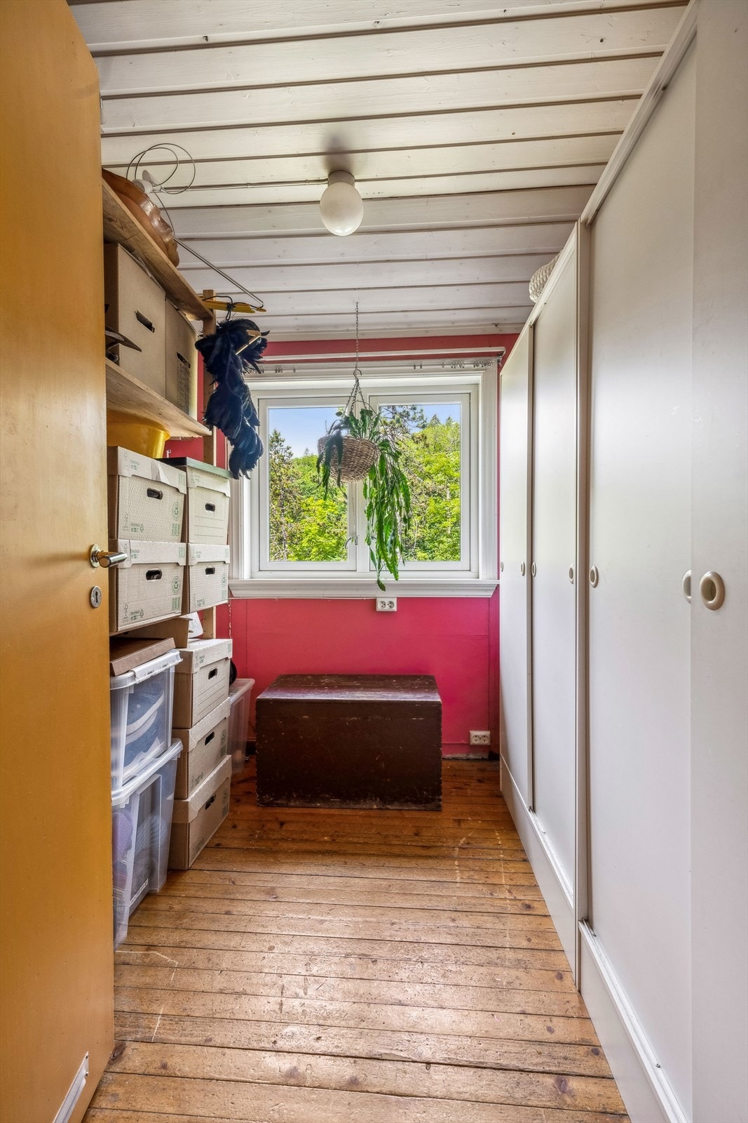 Soverom 4 - blir i dag brukt som garderoberom/bod. Galleribilde