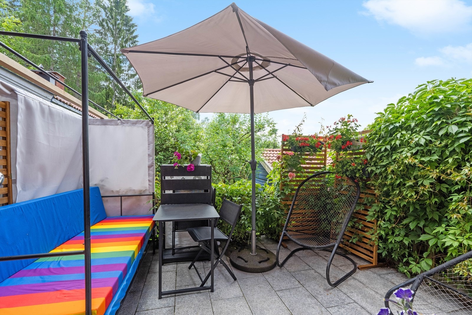 Her kan varme sommerdager nytes på terrassen. Galleribilde