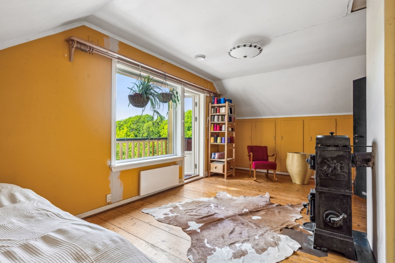 Soverom 1 - taklampe som vist blir erstattet med en annen før overtakelse. Galleribilde