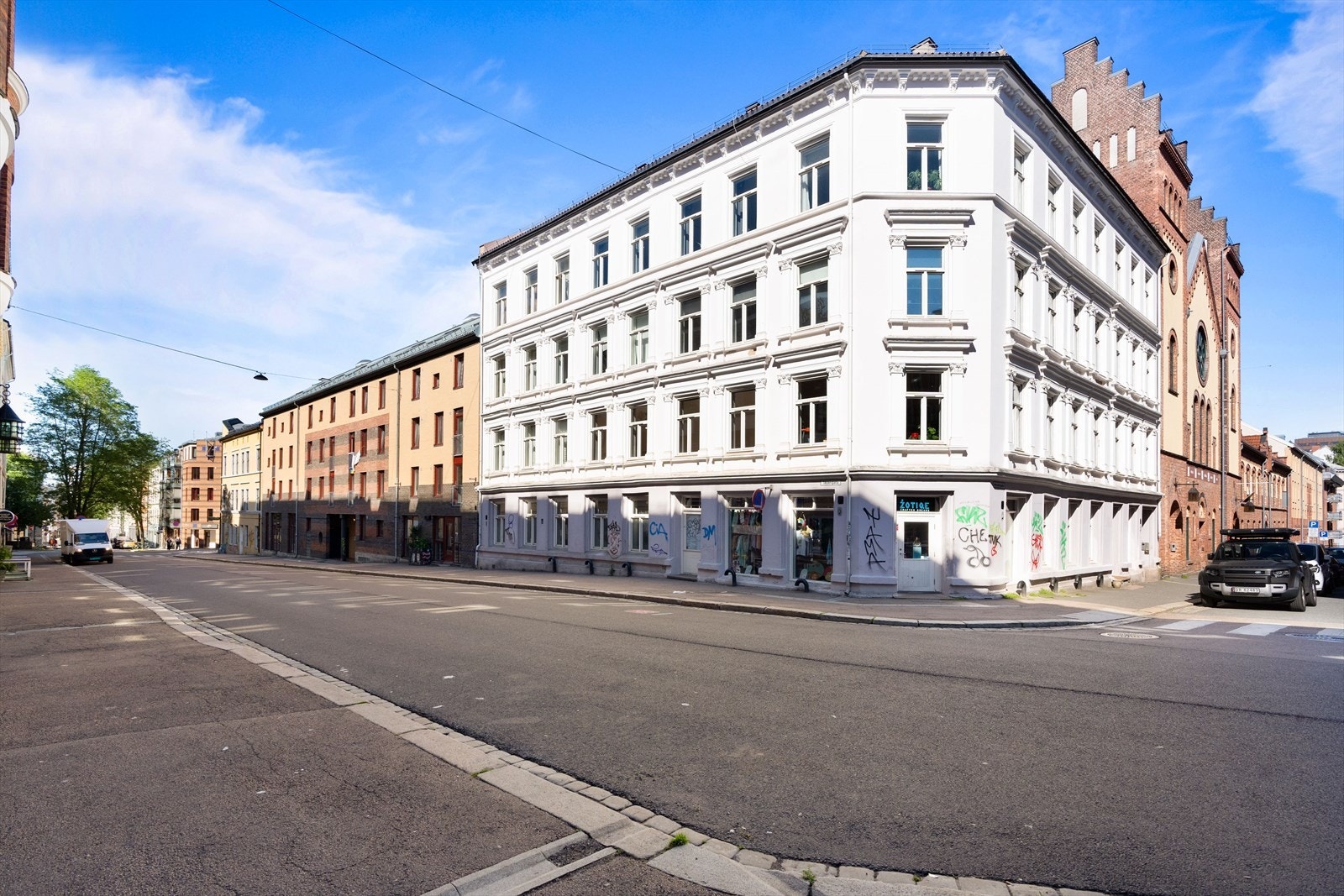 Leiligheten ligger fint til i Tøyengata, med nærhet til både Tøyen Torg og Grønlandsreiret. Galleribilde