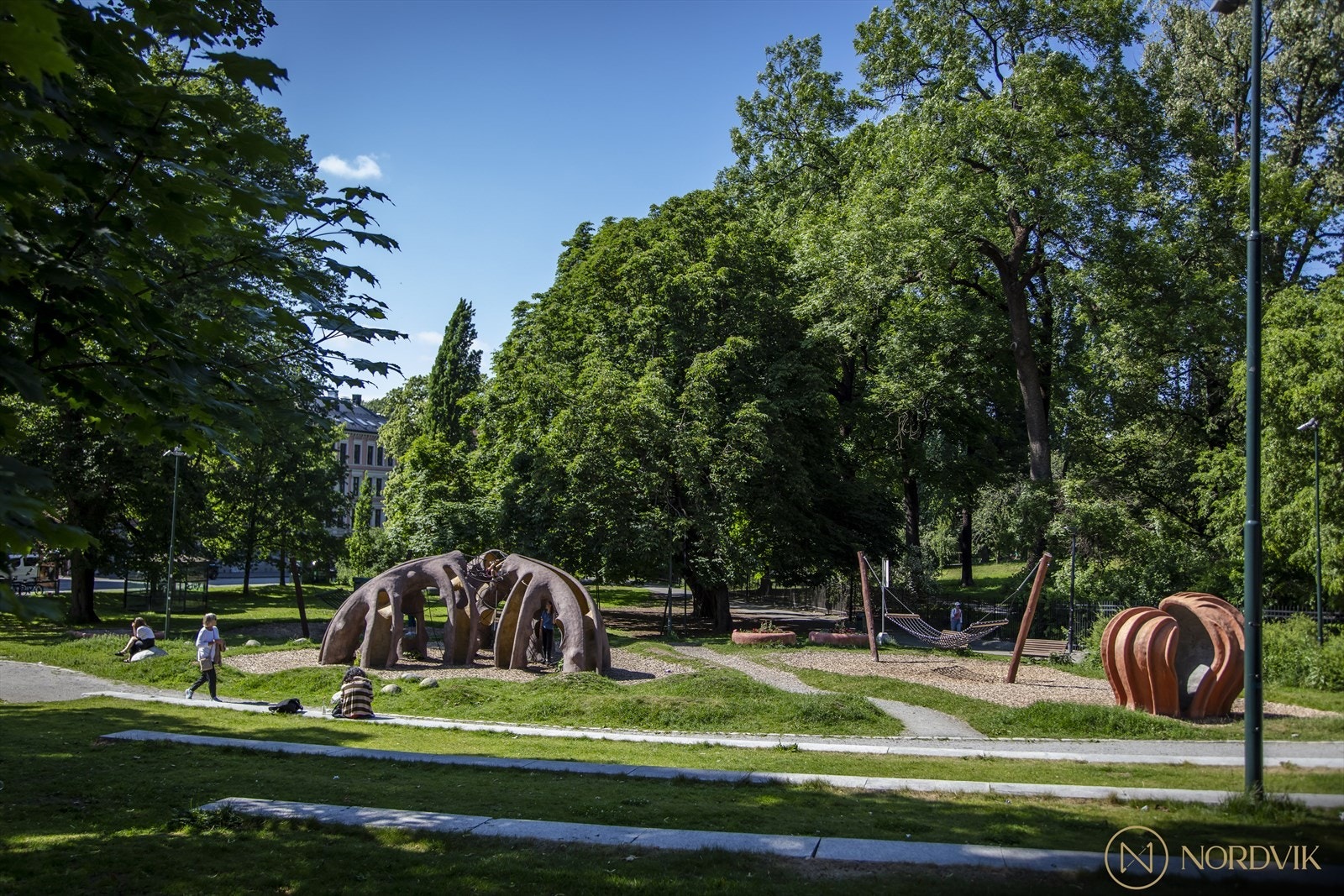 Parkanlegg utenfor Botanisk hage. Galleribilde