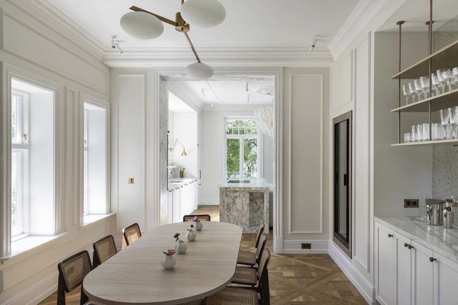 Her får du et åpent kjøkken hvor det er god sammenheng mellom kjøkken og spiseplass. Galleribilde