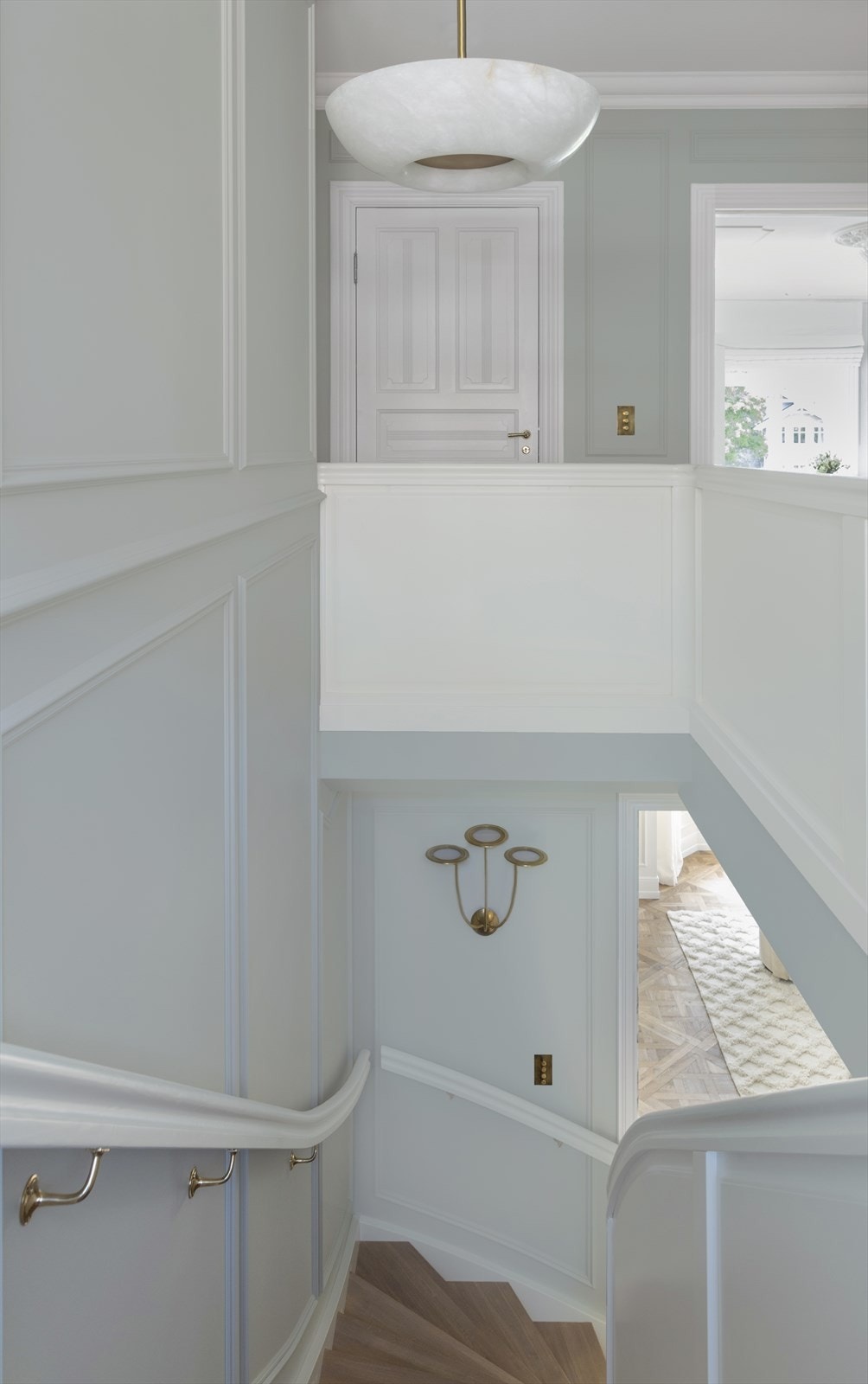 I boligens 2. etasje er det tre soverom, to bad og et toalett. Galleribilde