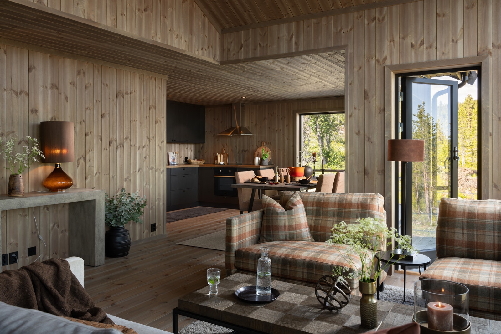 Åpen stue/kjøkkenløsning gir god romfølelse Galleribilde