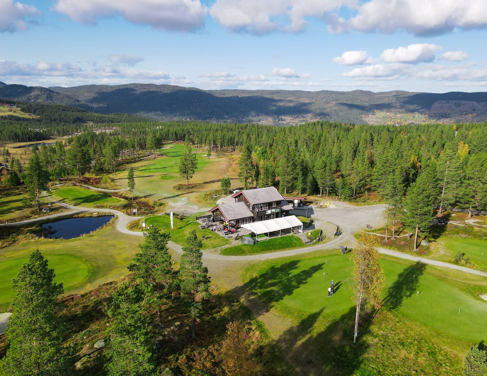 Nesfjellet Golf er av mange ansett som en av Norges vakreste golfbaner Galleribilde