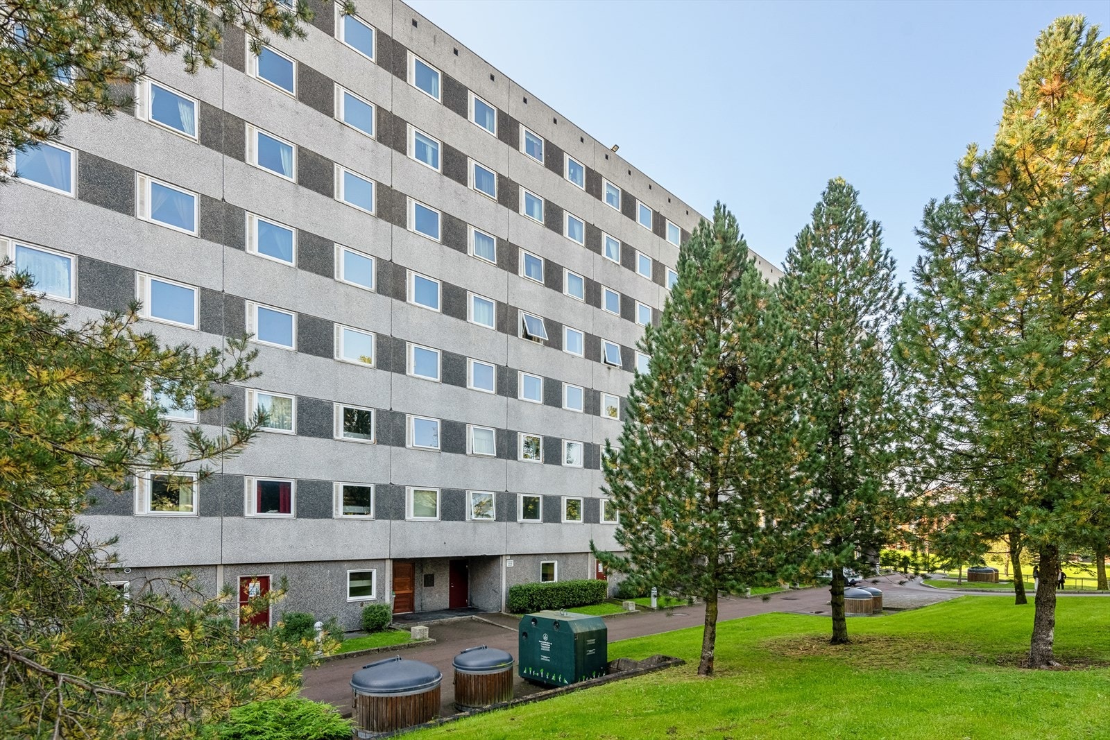 Haugenstua borettslag består av 882 andelsleiligheter, fordelt på 10 bygninger. Galleribilde