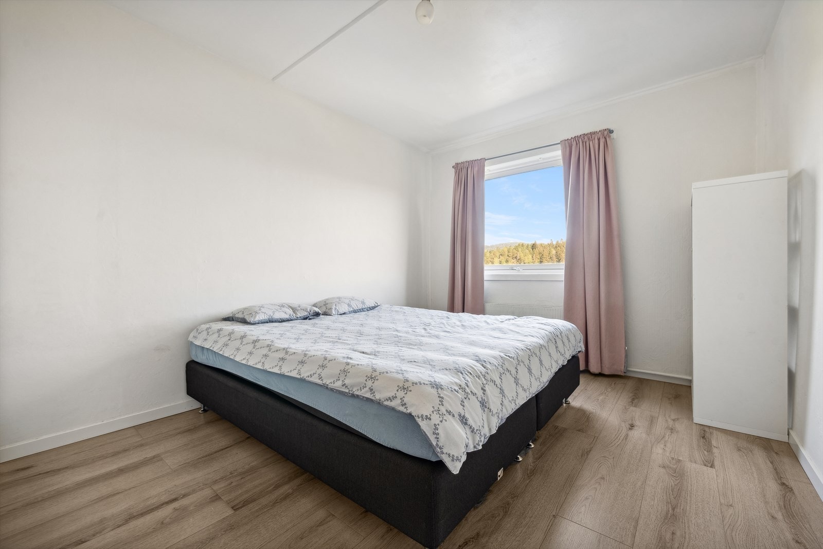 Boligen byr på to romslige soverom. Galleribilde