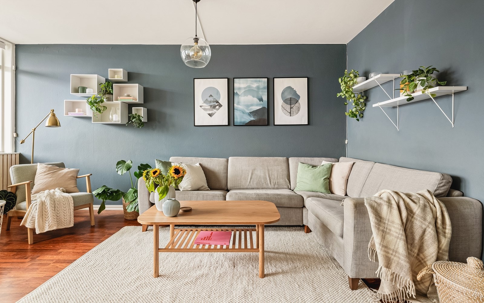 Leiligheten har sentralvarme med radiator. Galleribilde