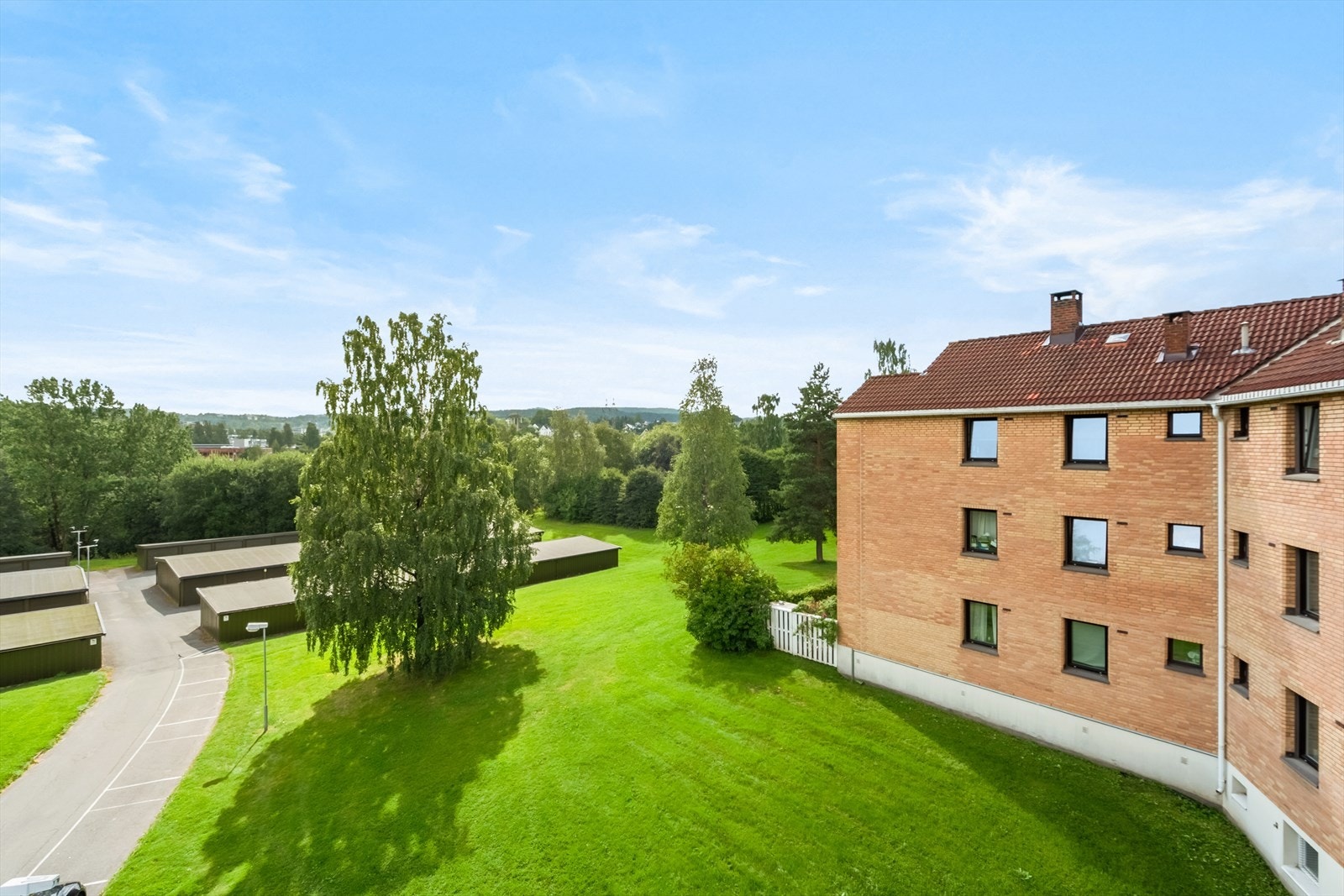 Fra balkongen har du hyggelig utsyn over grøntområder. Galleribilde