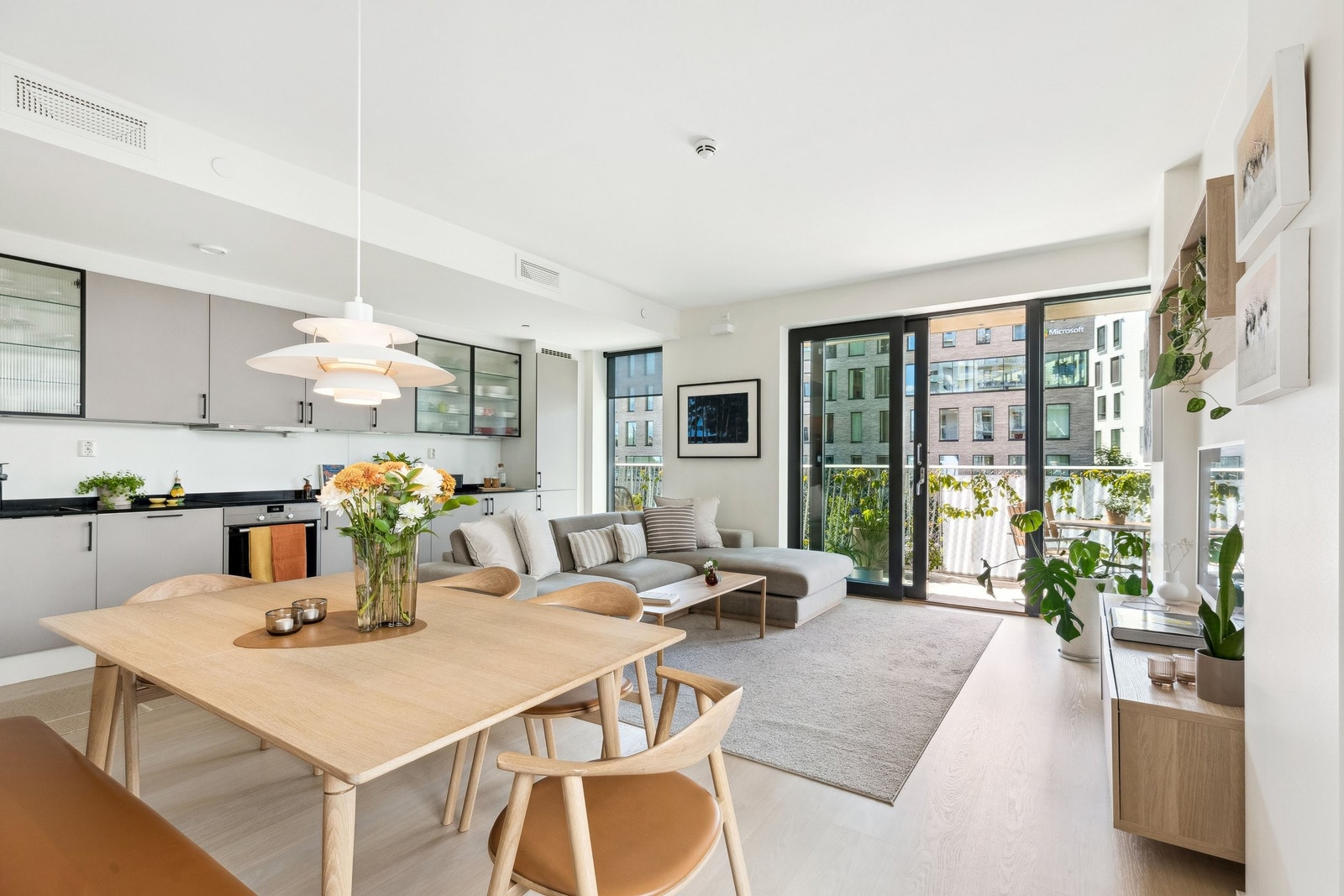 Velkommen til nydelige Rostockgata 24! En moderne 3-roms fra 2015 med gjennomgående høy standard Galleribilde