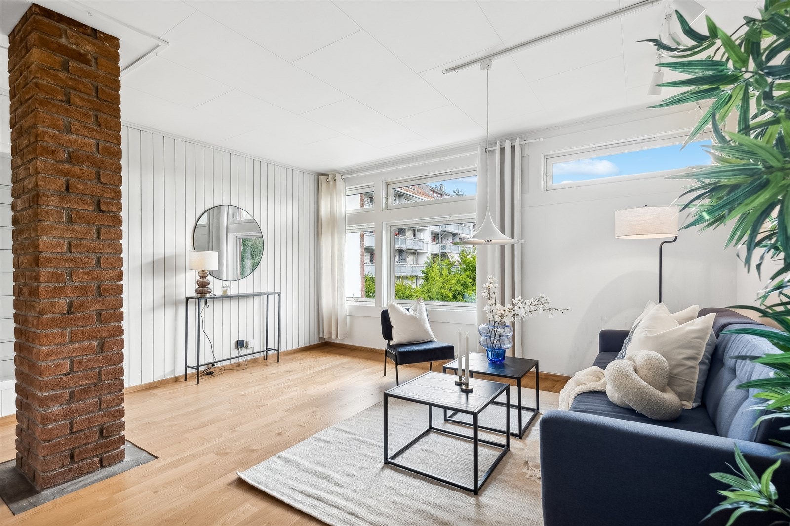 Her er det fin plass til sofagruppe og tv-/mediastasjon Galleribilde