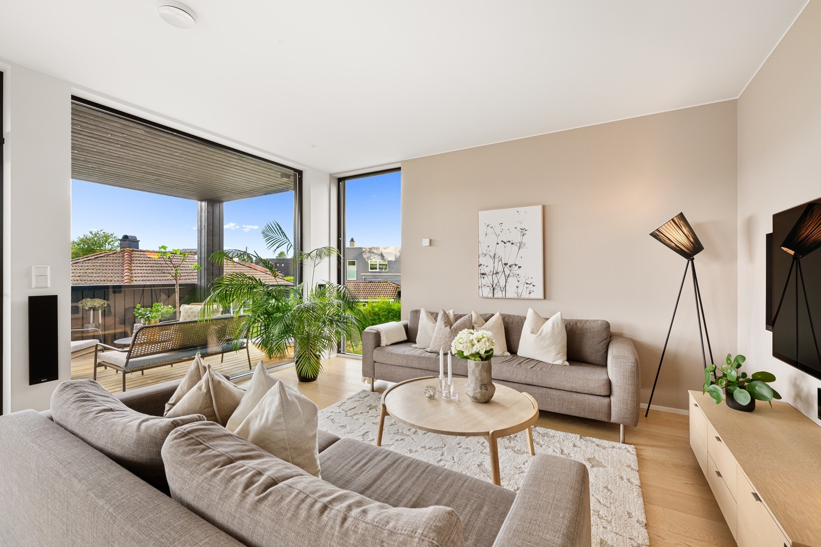 Den vinklede planløsningen gir fine, definerte soner for møblering Galleribilde