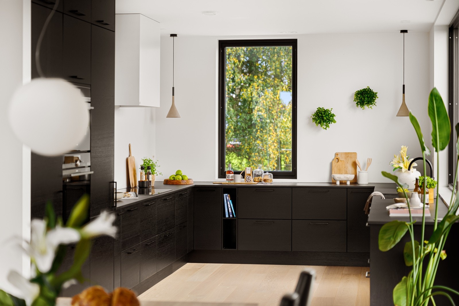 Kjøkkenet er kvalitetsmessig utstyrt med hvitevarer fra Siemens Galleribilde