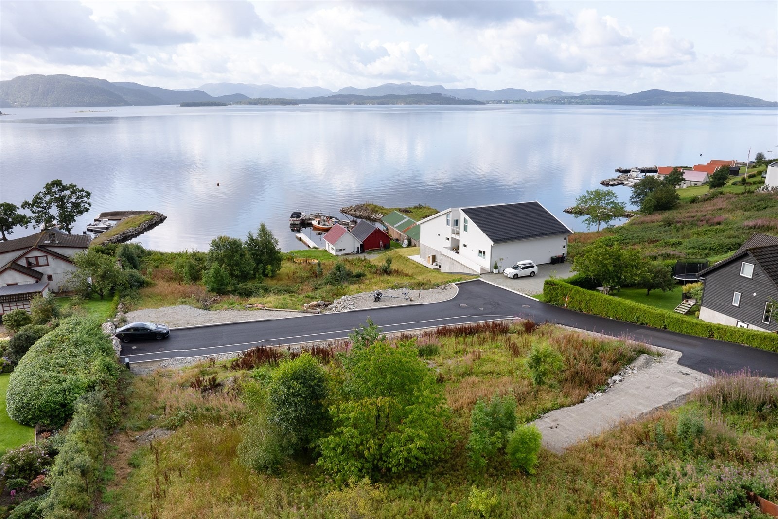 Eiendomsmegler Vest v/ Mathias Engrønningen presenterer denne herlige boligtomten! Galleribilde