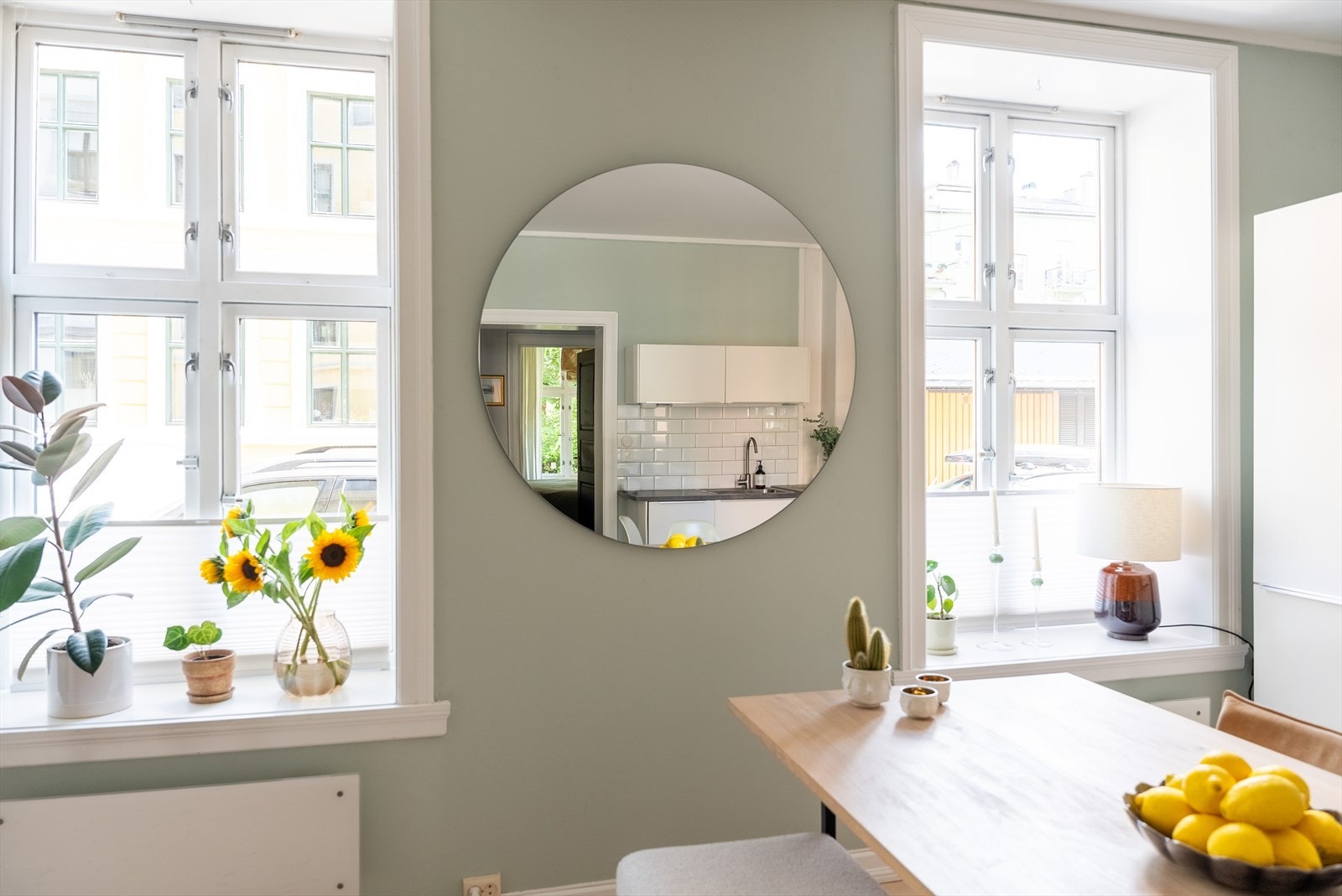 Har jeg nevnt lysinnslippet fra de store vinduene? Galleribilde