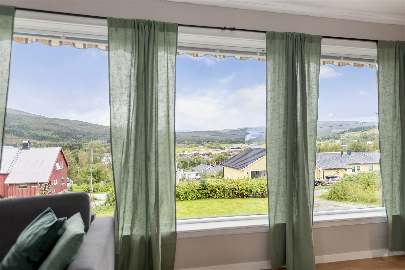 Utsikt mot Arbor og sentrum av Hattfjelldal. Galleribilde