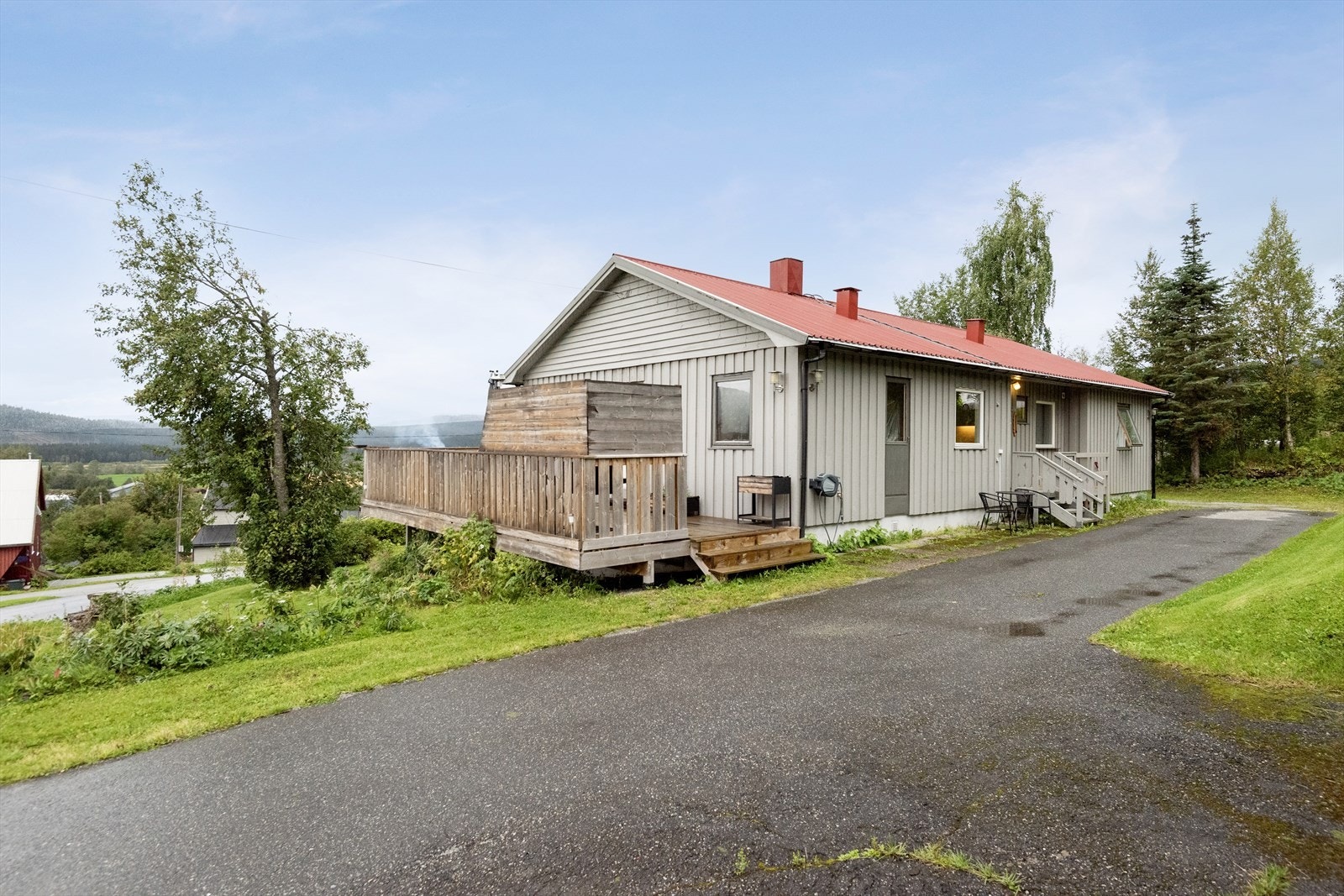 Velkommen til Bj Aaslids vei 35 som her presenteres av eiendomsmegler Ninni Moldrem Forsmo - REDE Eiendomsmegling. Enebolig med utleiedel. Stor terrasse som ble satt opp i 2020 Galleribilde