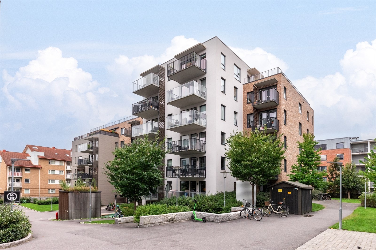 Sameiet består av 134 boligseksjoner og 2 næringsseksjoner for parkering. Galleribilde
