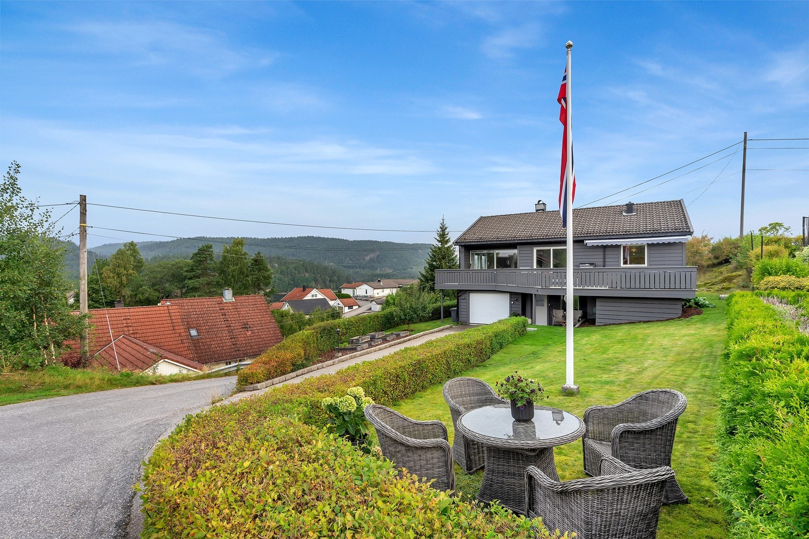 Meget flott enebolig med luftig tomt på toppen av Brandekleiv. Galleribilde