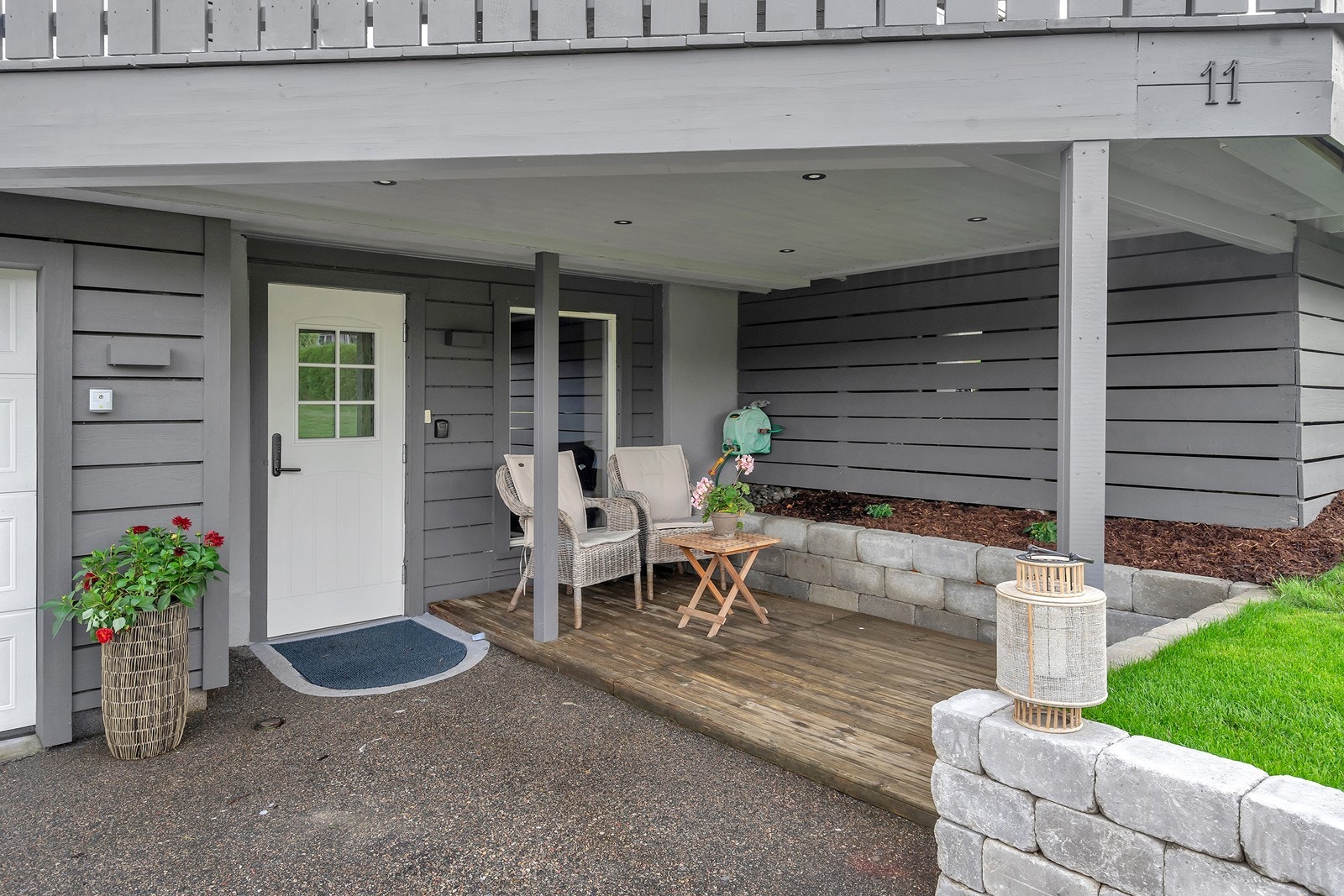 Boligen går over 2 plan - Velkommen inn! Galleribilde