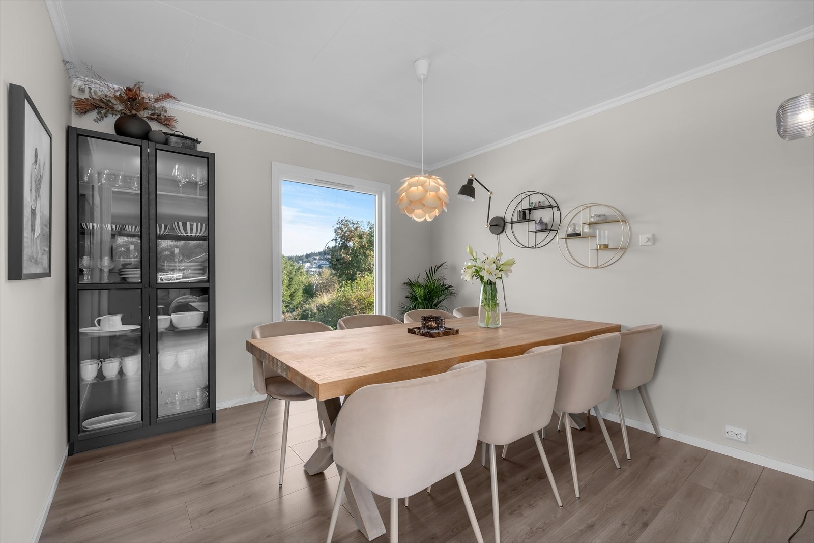 Deler av stuen er på opprinnelige tegninger godkjent som soverom. Galleribilde