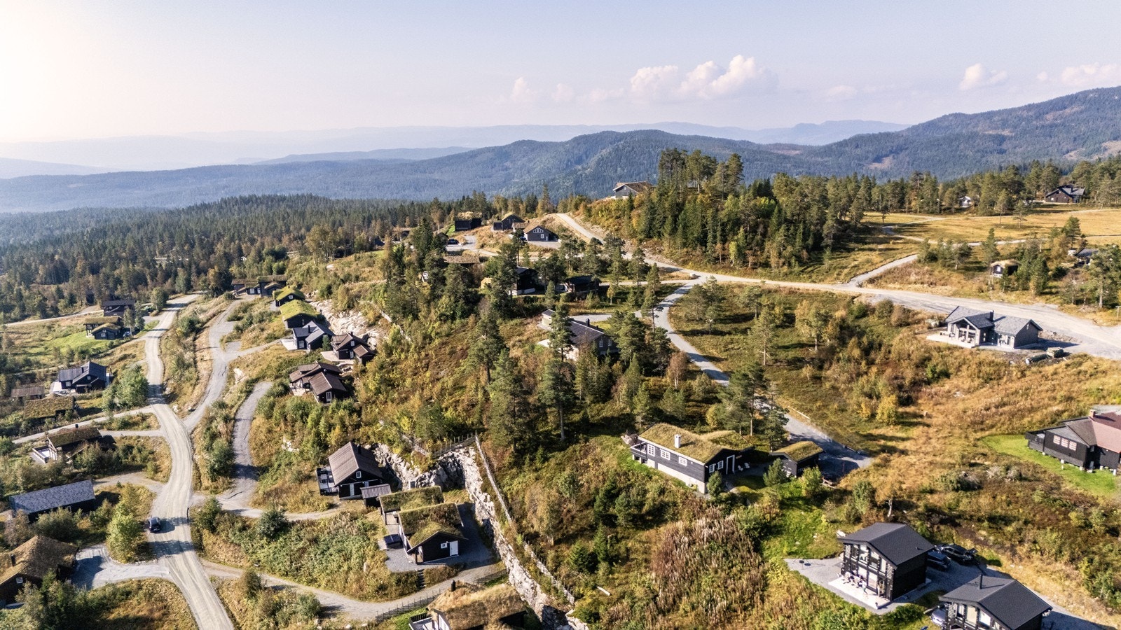 Området hytta ligger i er omgitt av vakker natur og tilbyr året rundt aktiviteter for friluftsentusiaster. Galleribilde