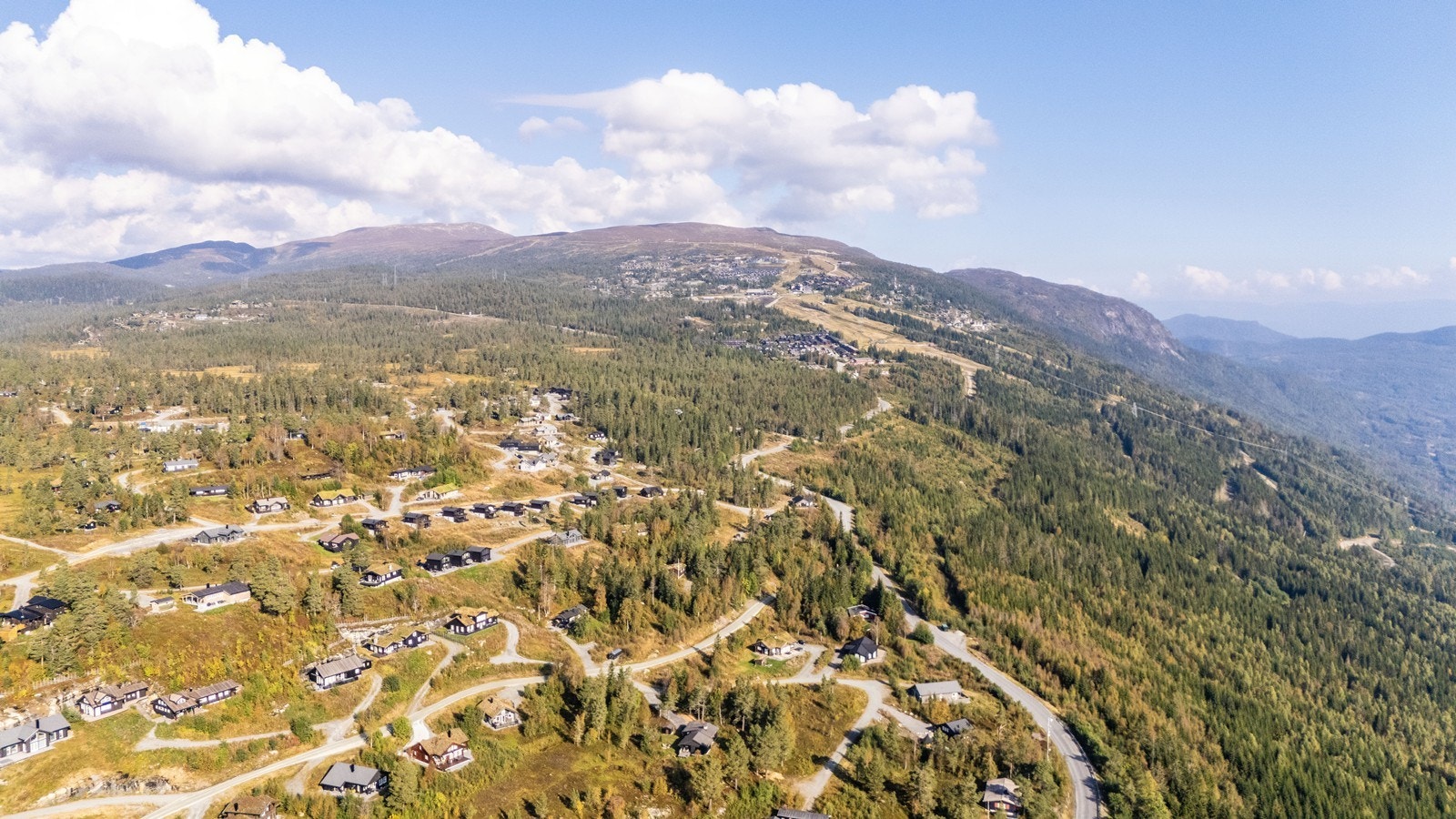 Området byr på kort vei til alpinmuligheter på Norefjell skisenter, skiløyper og sommeraktiviteter som sykling og fjellvandring. Galleribilde
