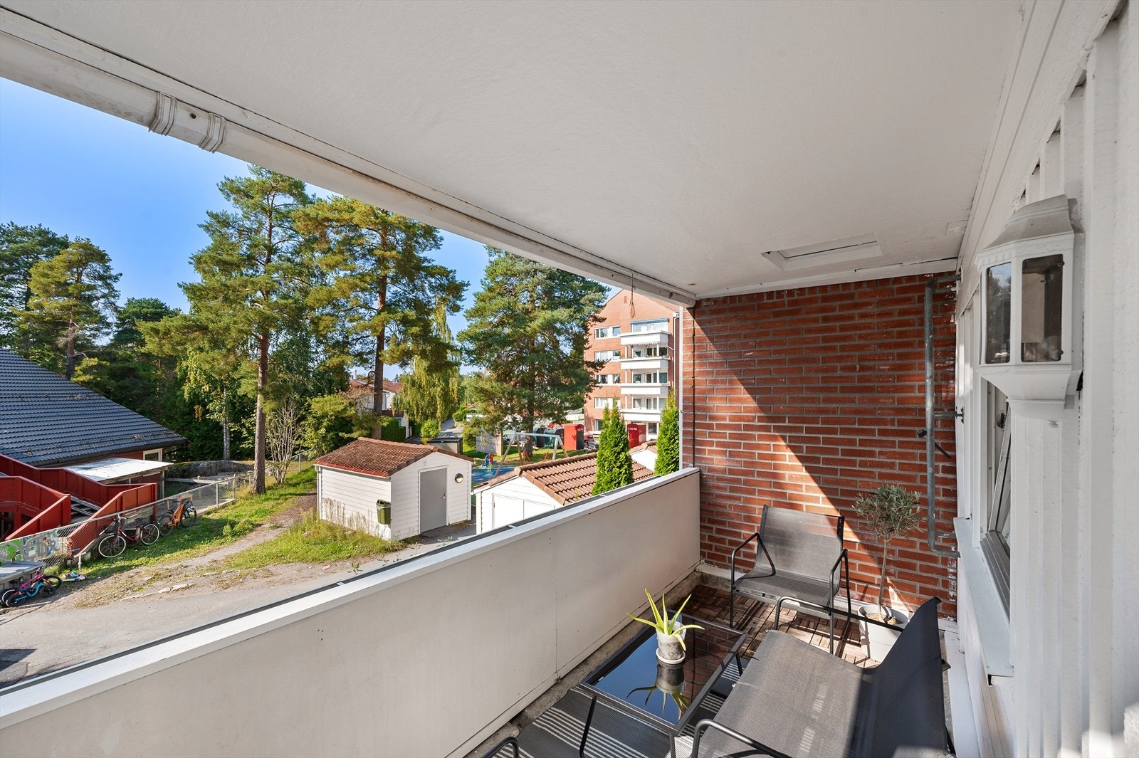 Balkong med plass til avslapning. Galleribilde