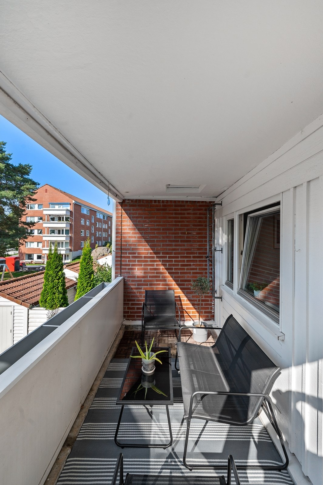 Balkong med plass til sittegruppe. Galleribilde