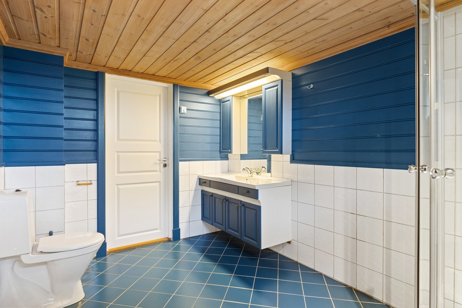 Baderommet i kjeller har en standard i fra 1995, arbeidet er utført som egeninnsats, og er ikke dokumentert Galleribilde