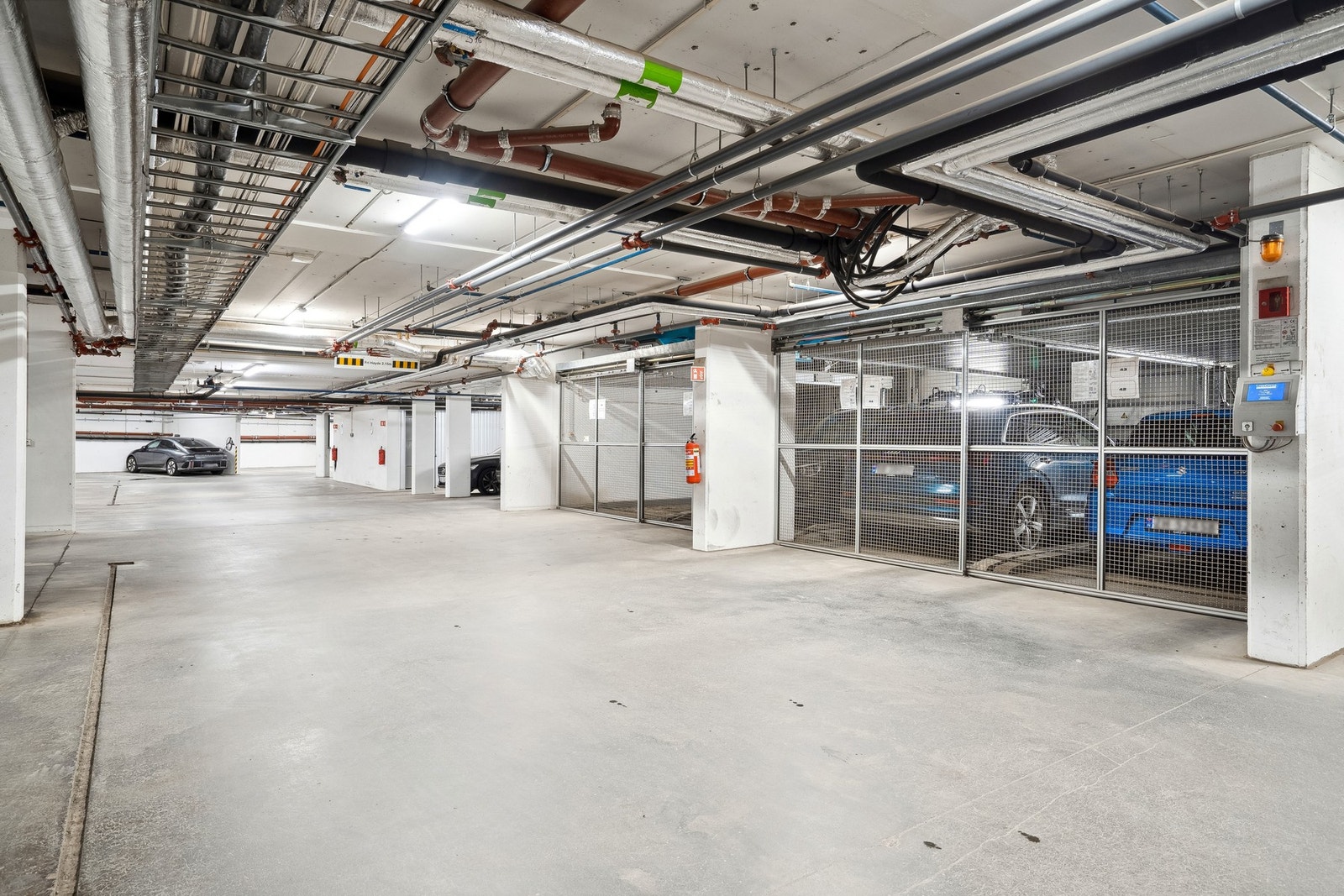 Fast parkeringsplass i lukket garasjeanlegg Galleribilde