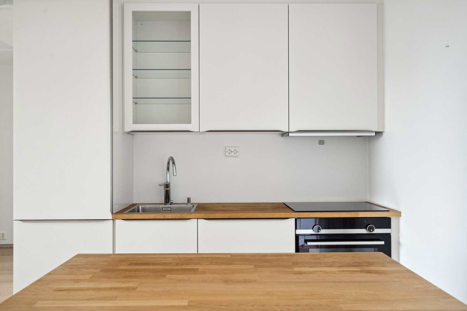 Praktisk kjøkken med kjøkkenøy Galleribilde