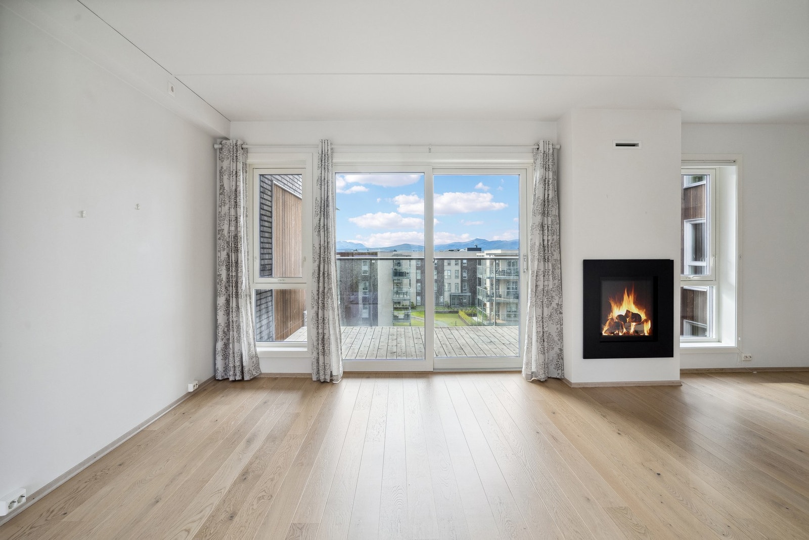 Romslig stue med god plass til å møblere etter eget ønske. Galleribilde