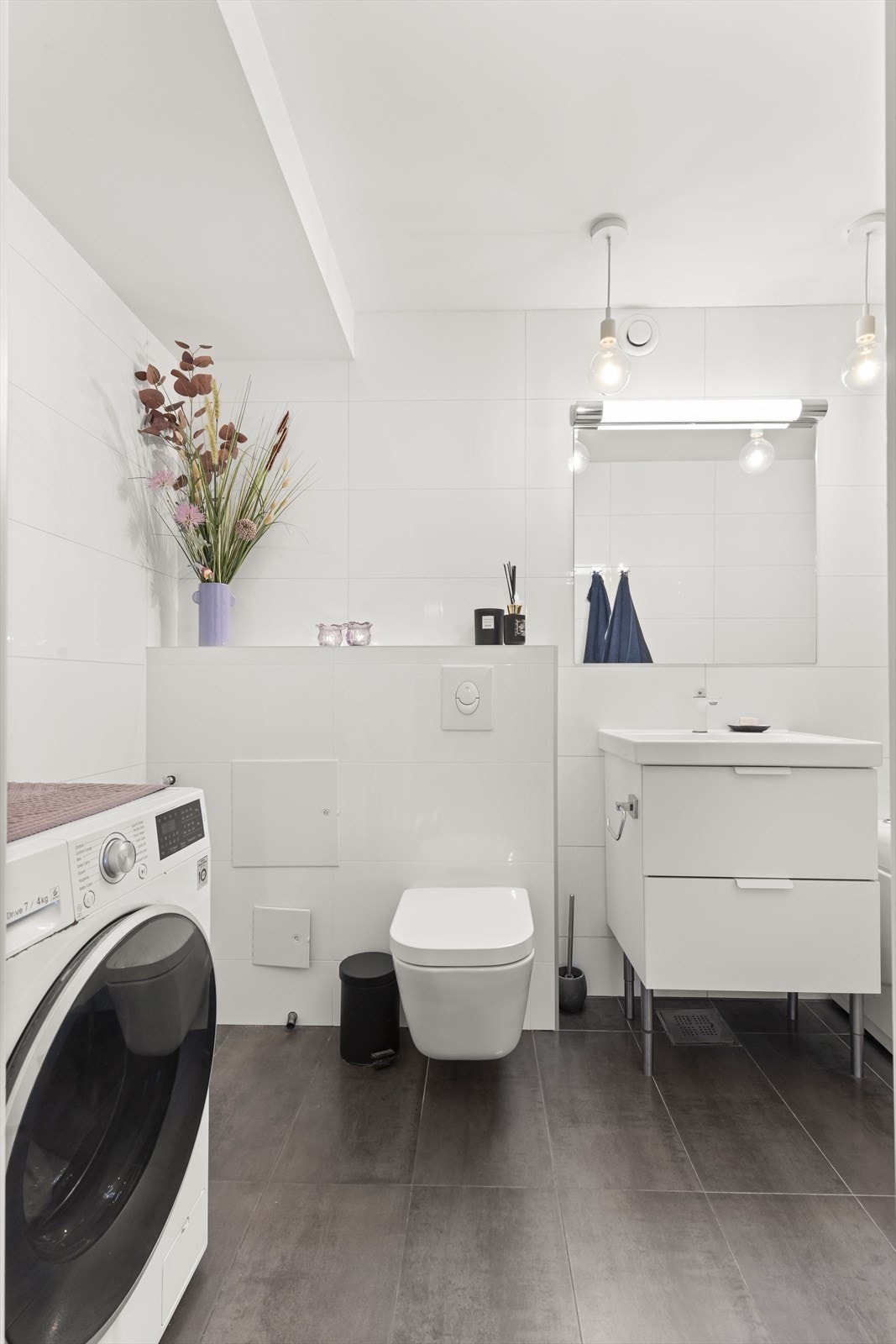 Opplegg for vaskemaskin på badet. Galleribilde