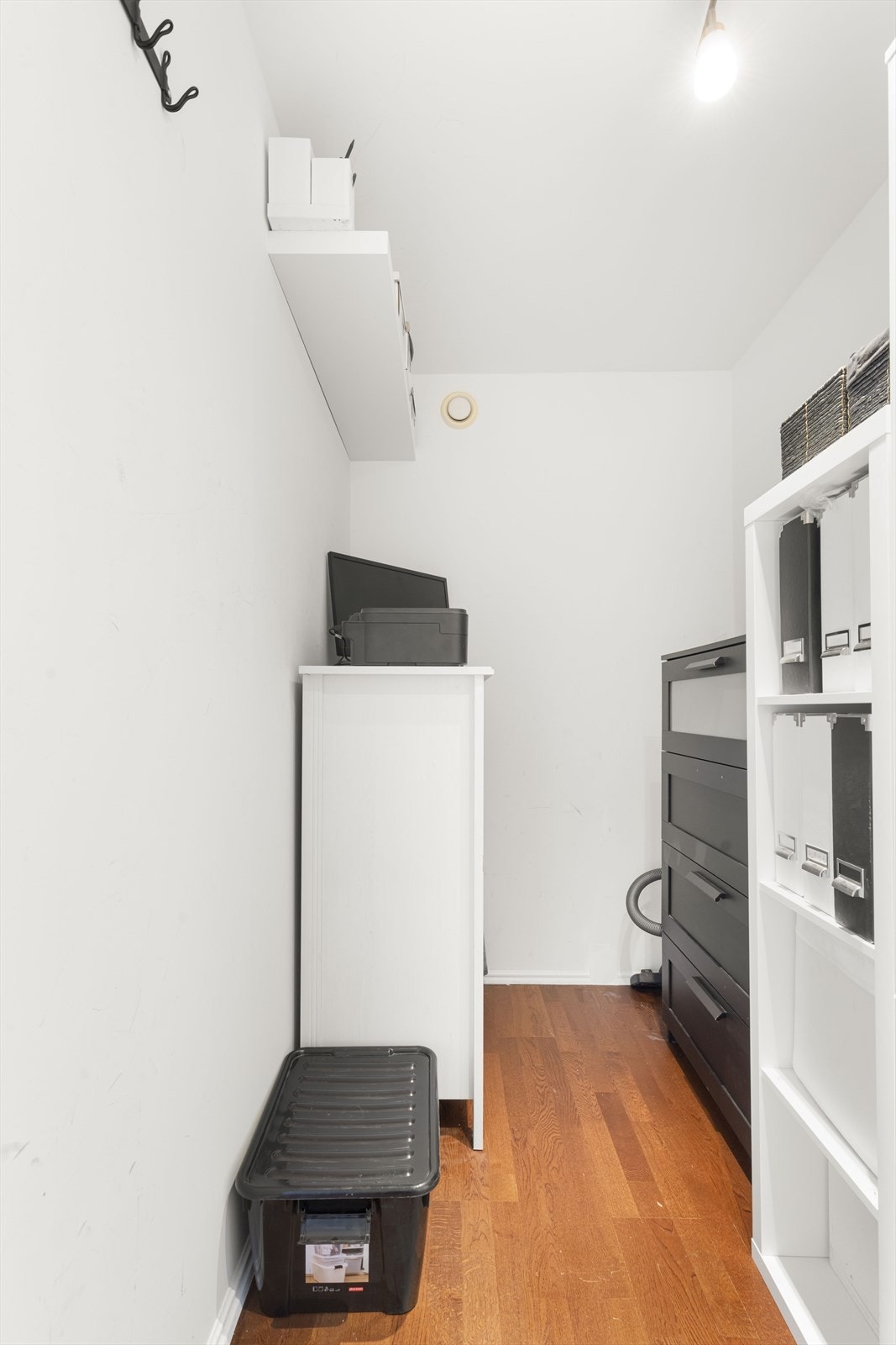 Innvendig bod med direkte adkomst fra hovedsoverommet Galleribilde