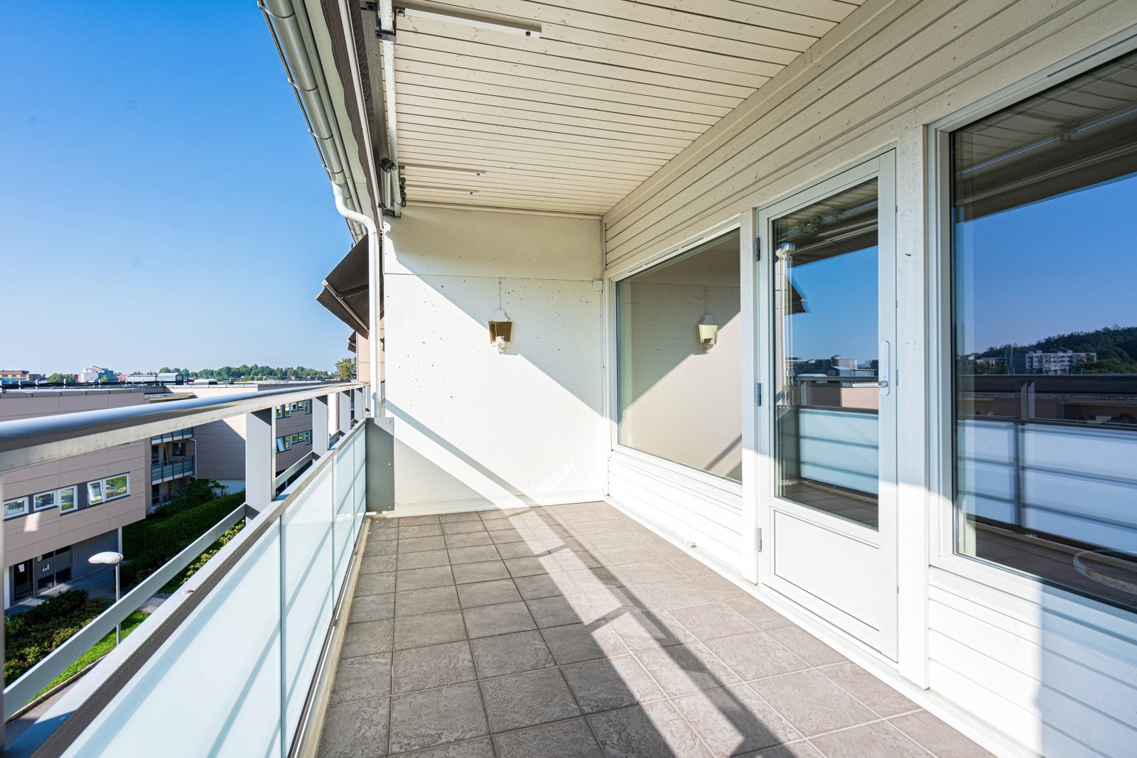 Balkongen er overbygget, noe som øker bruksverdien. Galleribilde