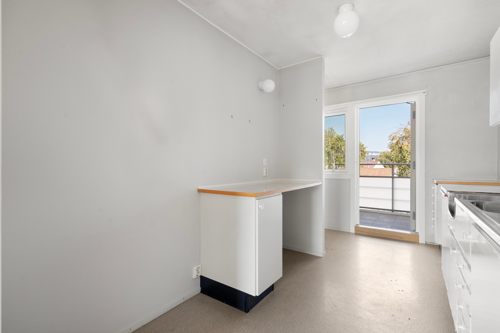 Fra kjøkkenet er det utgang til balkong på 7 kvm. Galleribilde