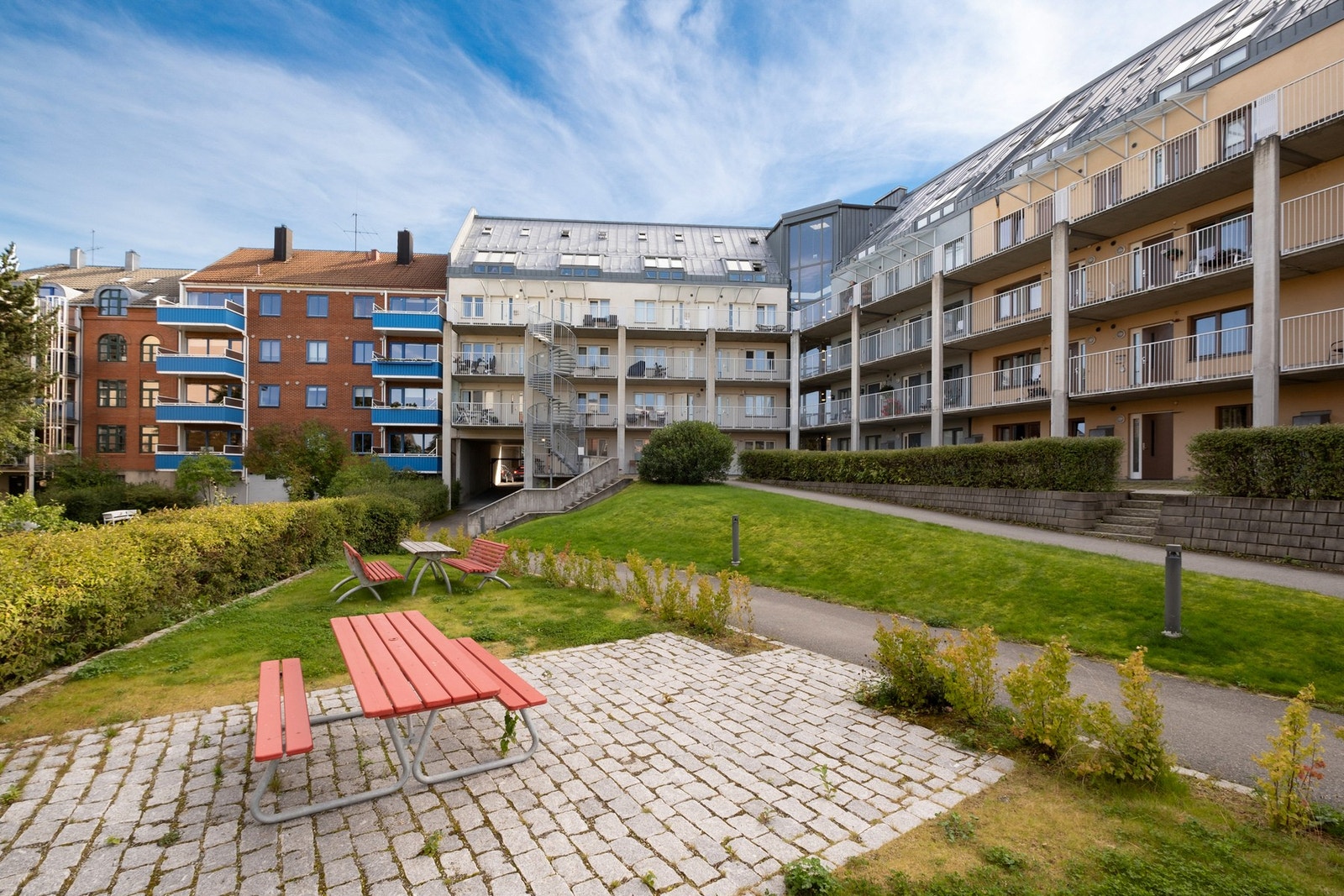 Hyggelig bakgård Galleribilde