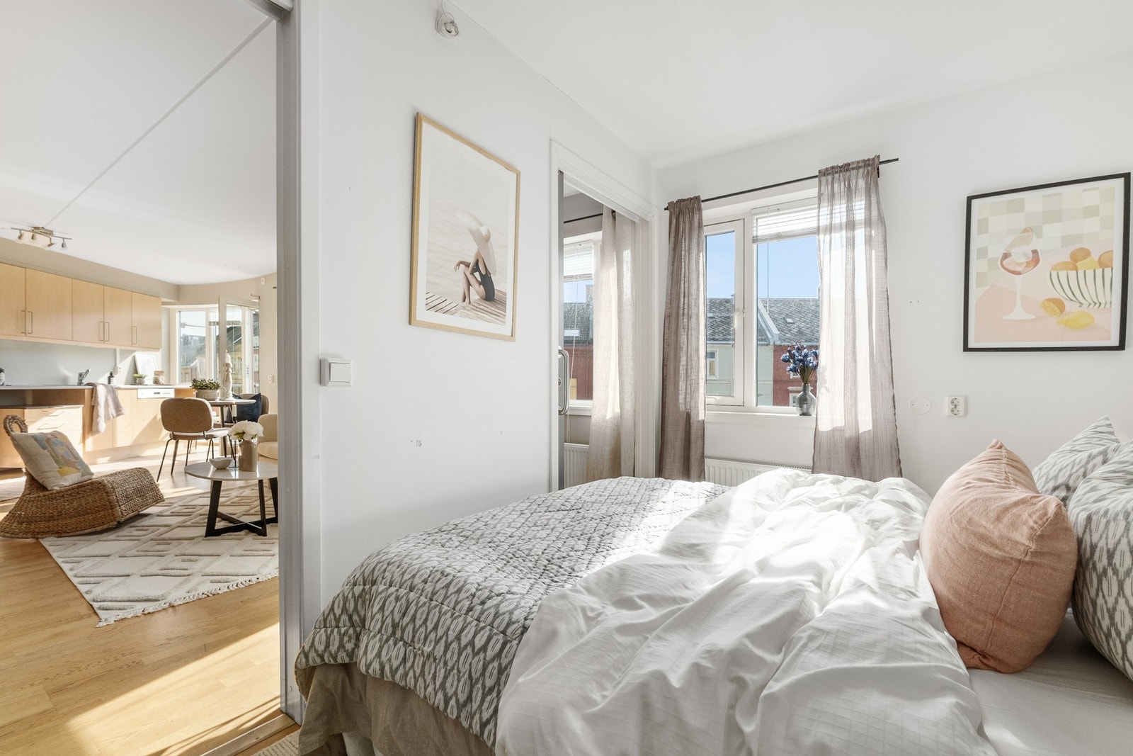 Soverommet får godt med naturlig lys inn. Galleribilde