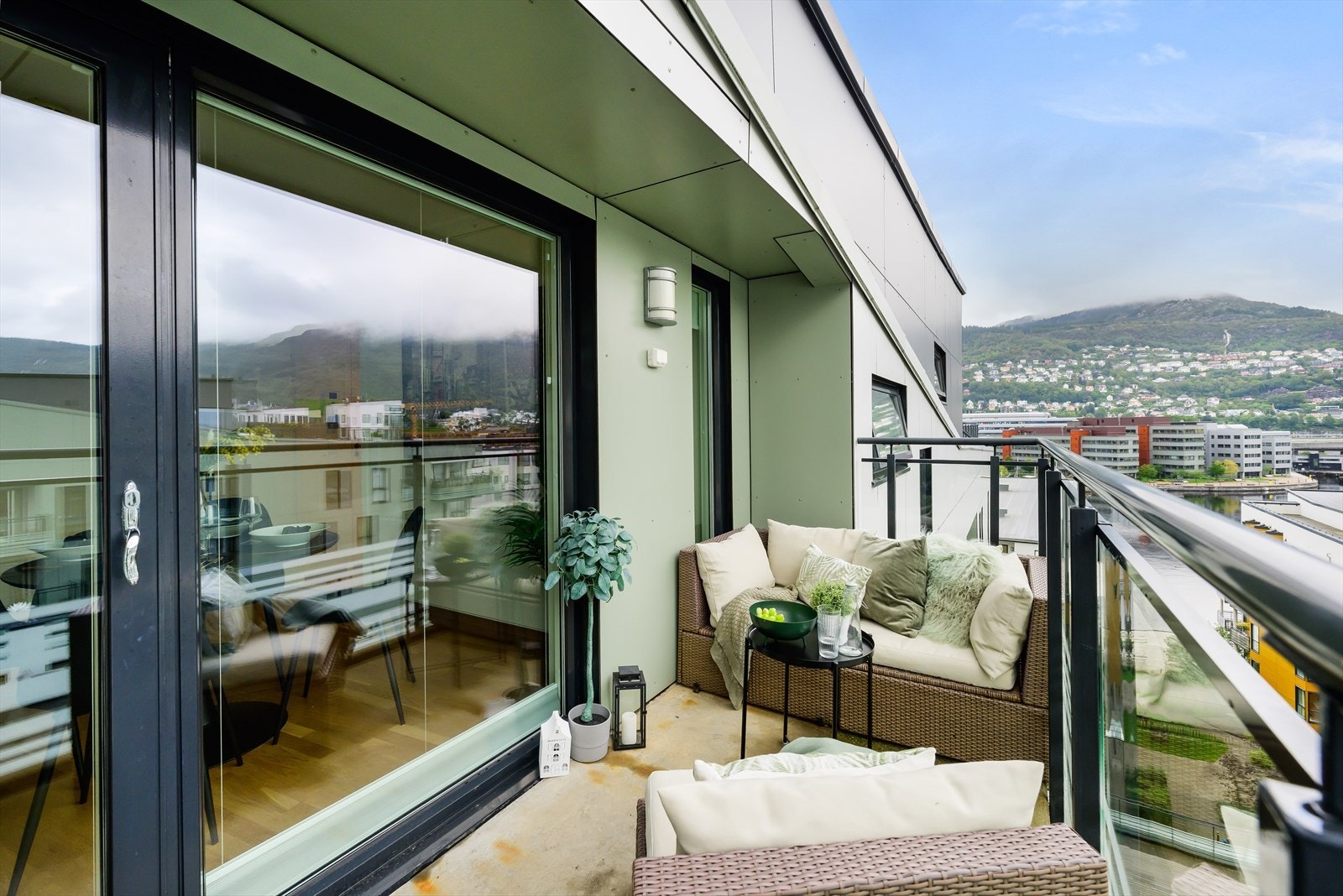 Deilig altan, vendt mot sør Galleribilde